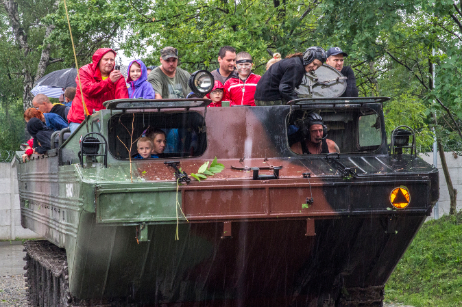 piknik urodziny sztandaru park techniki wojskowej